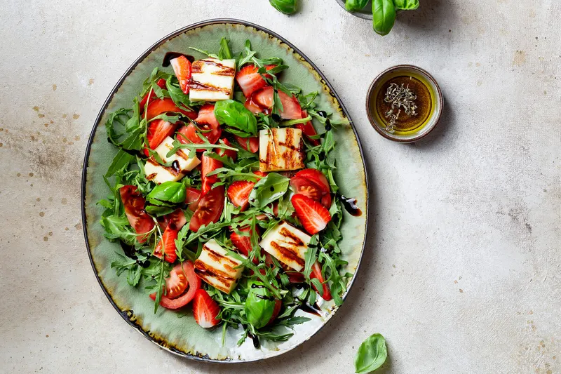 Halloumi Mansikkasalaatti
