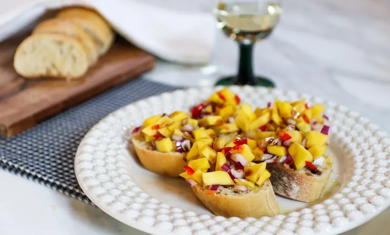 Mango-bruschetta