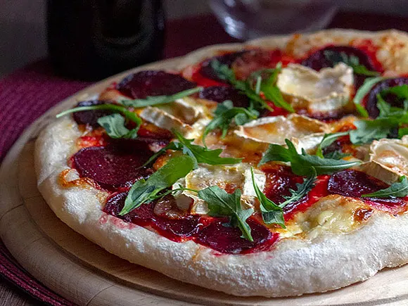 Punajuuri-pizza