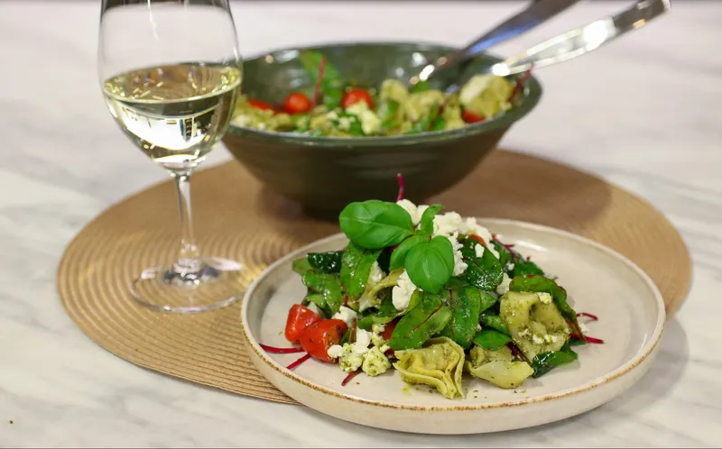 Tortellinisalaatti